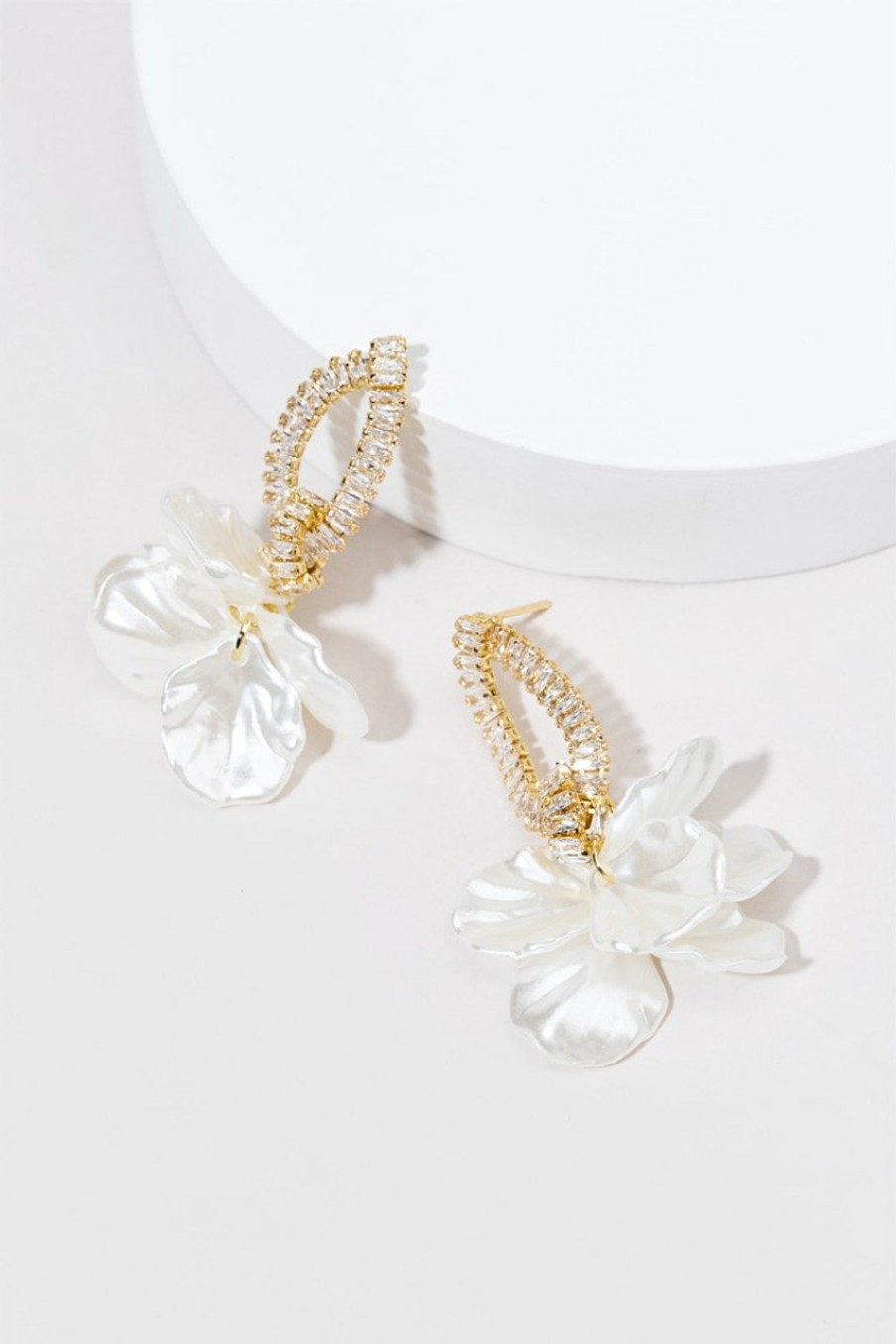 Francesca's Priya Baguette Twist Pearl Petal Earrings Ivory Earrings