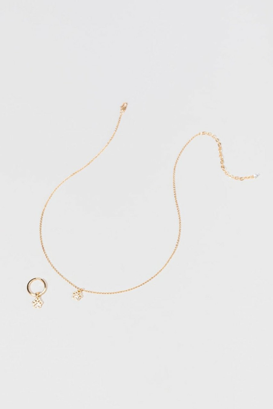 Francesca's Amelia Paw Print Pendant Necklace Gold Necklaces