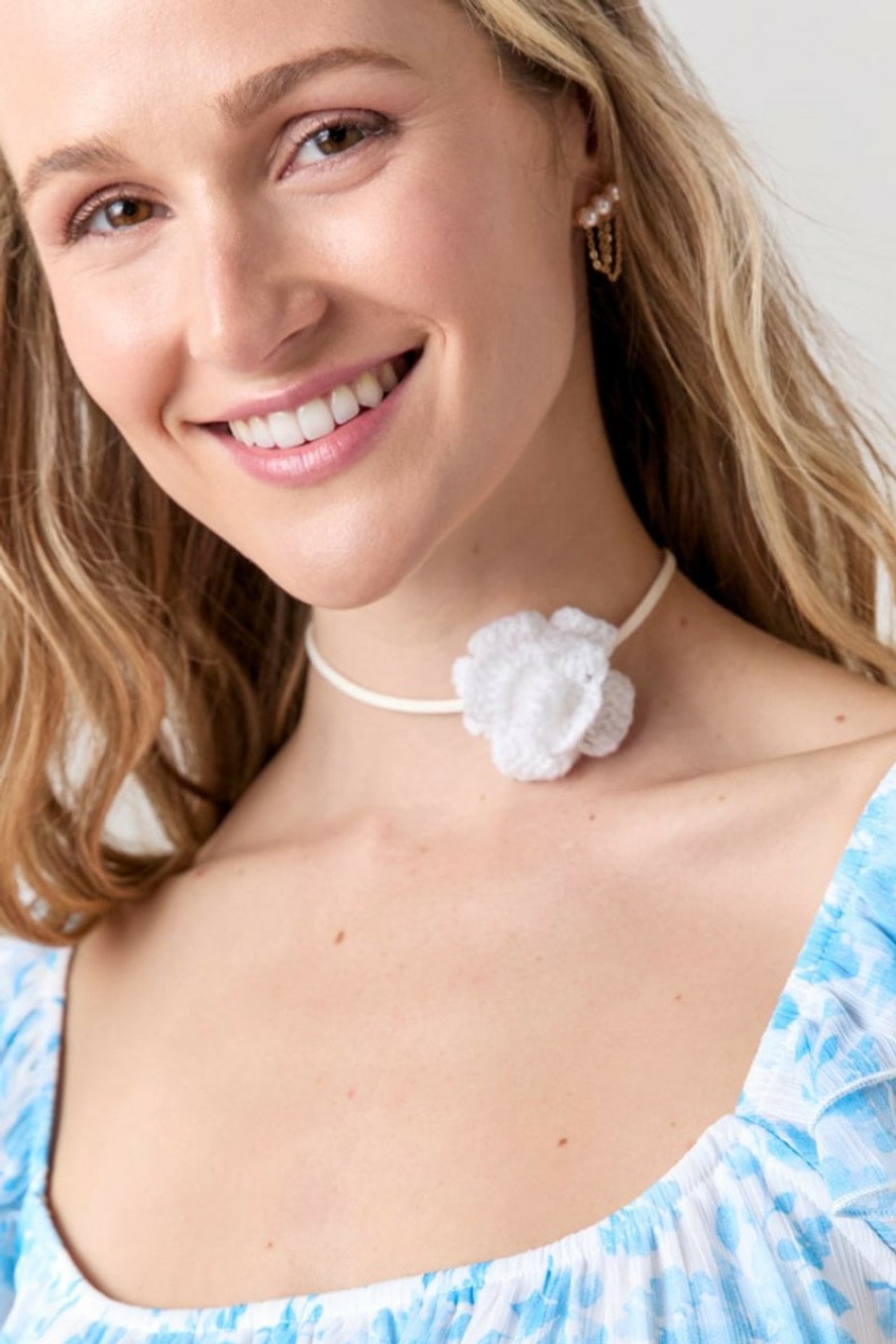 Francesca's Kristy Mini Crochet Rosette Necklace Ivory Necklaces