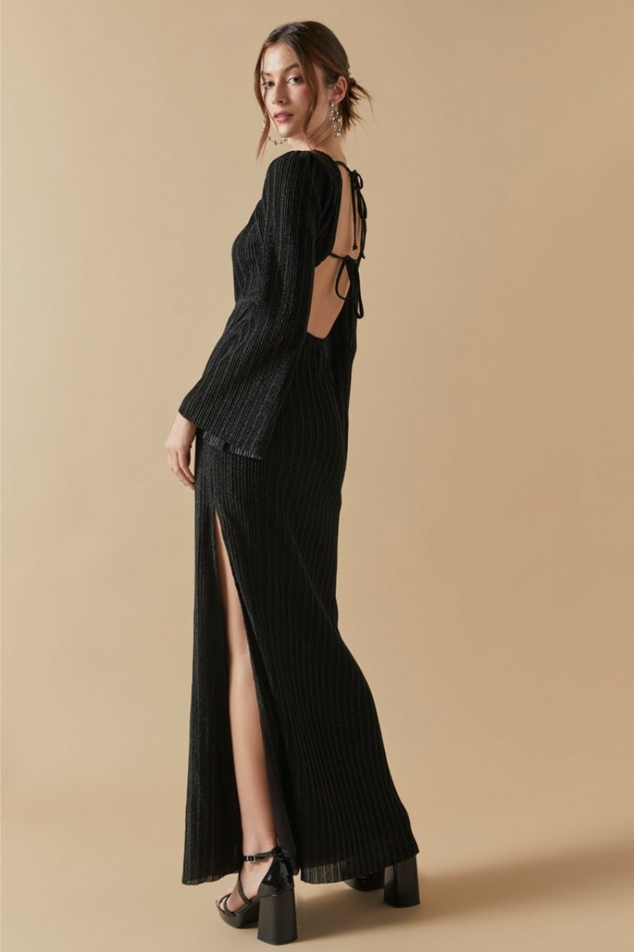 Francesca's Alana Pleated Open Back Maxi Dress Black Dresses