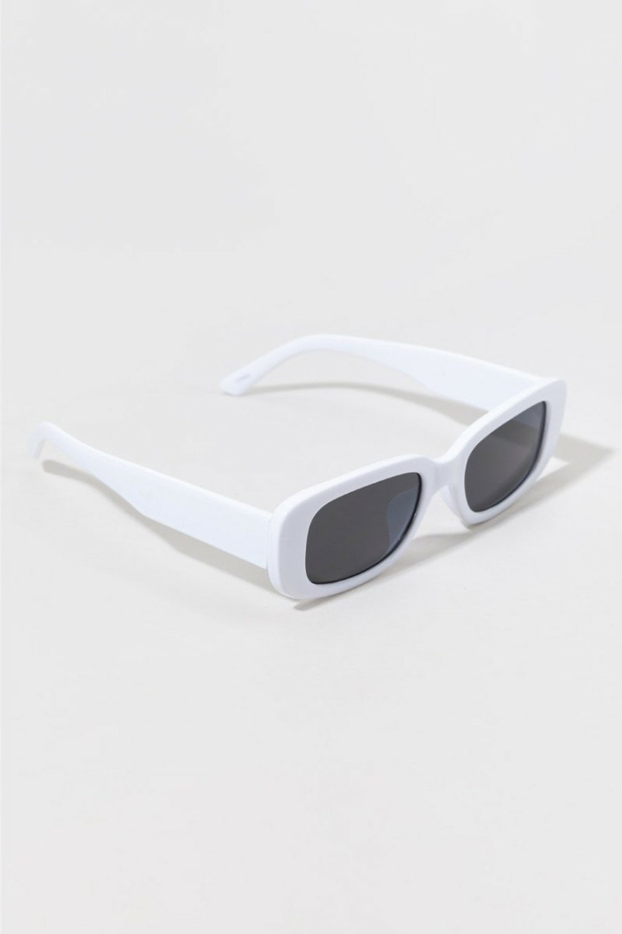 Francesca's Sandy 90'S Sqaure Sunglasses White Sunglasses