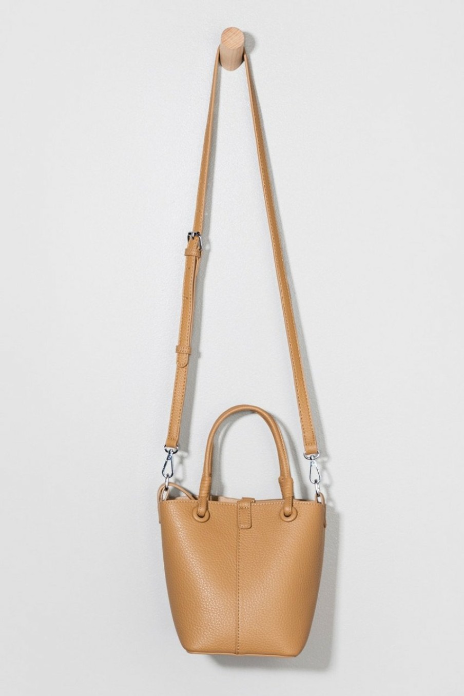 Francesca's Janelle Pebbled Vegan Leather Tote Bag Tan Bags & Wallets